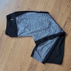 EUC Lands' End Activewear Capris in Black and Gray